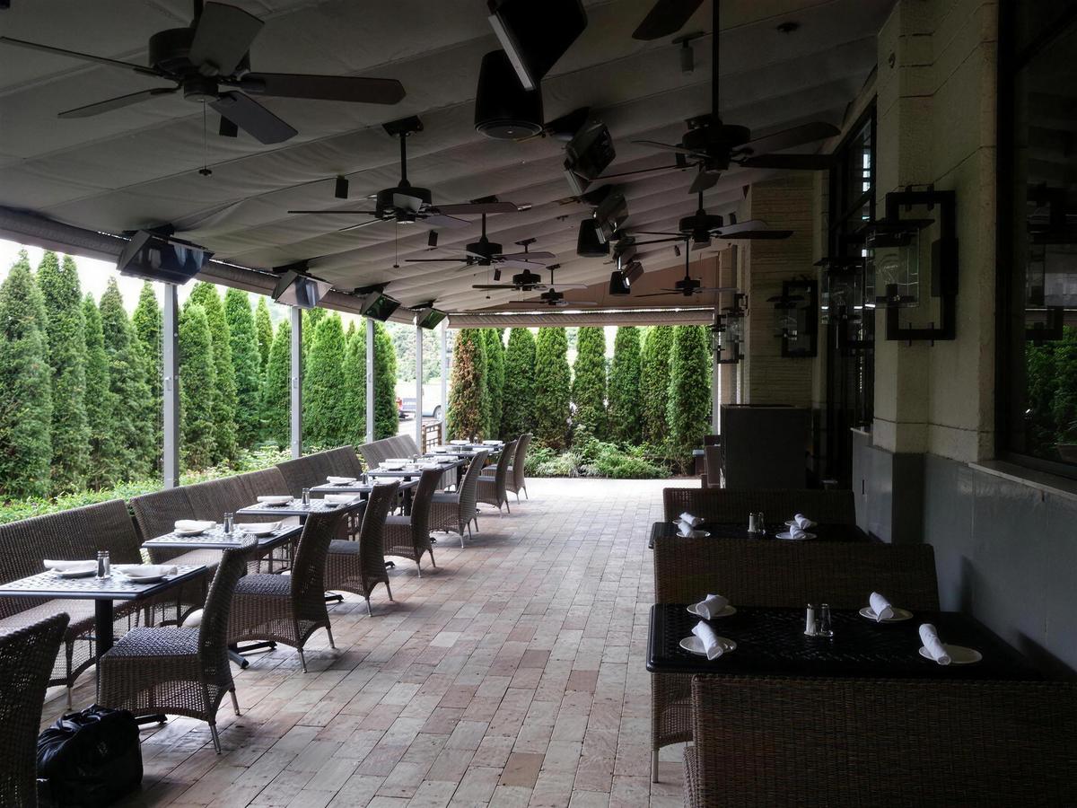Grand Lux Cafe