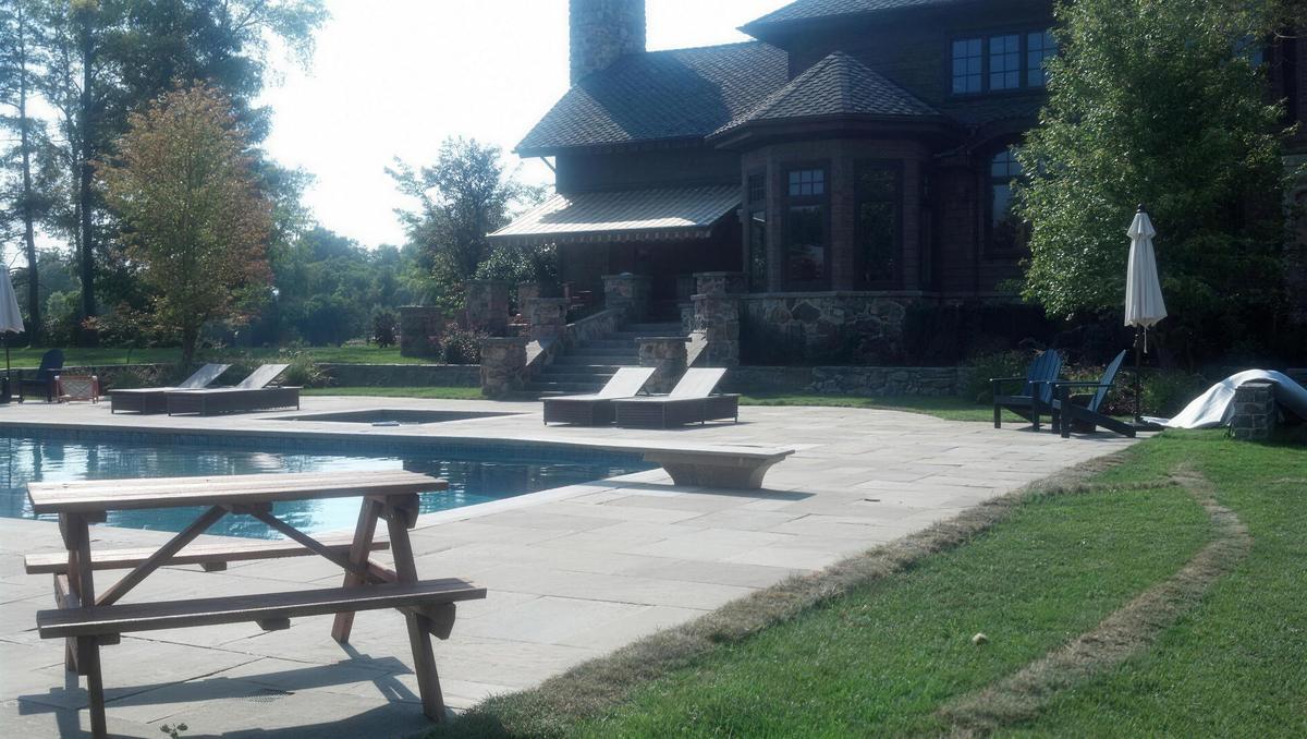Jerge Pool House